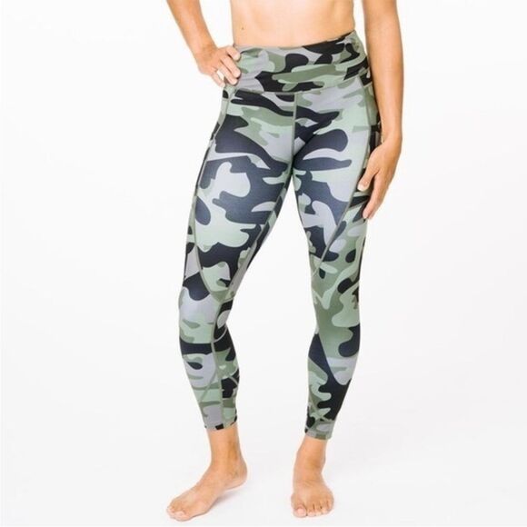 ZYIA CAMO ACTIVE LEGGINGS SIZE 8-10 - Picture 1 of 9